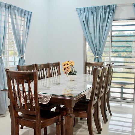 Kundang Villa @ Tasik Biru - 3 Bedrooms Bungalow Rawang Exterior foto