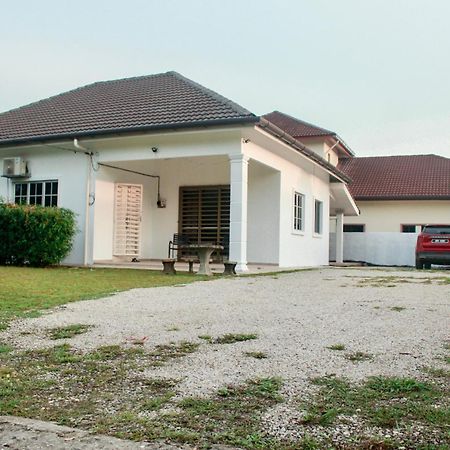 Kundang Villa @ Tasik Biru - 3 Bedrooms Bungalow Rawang Exterior foto